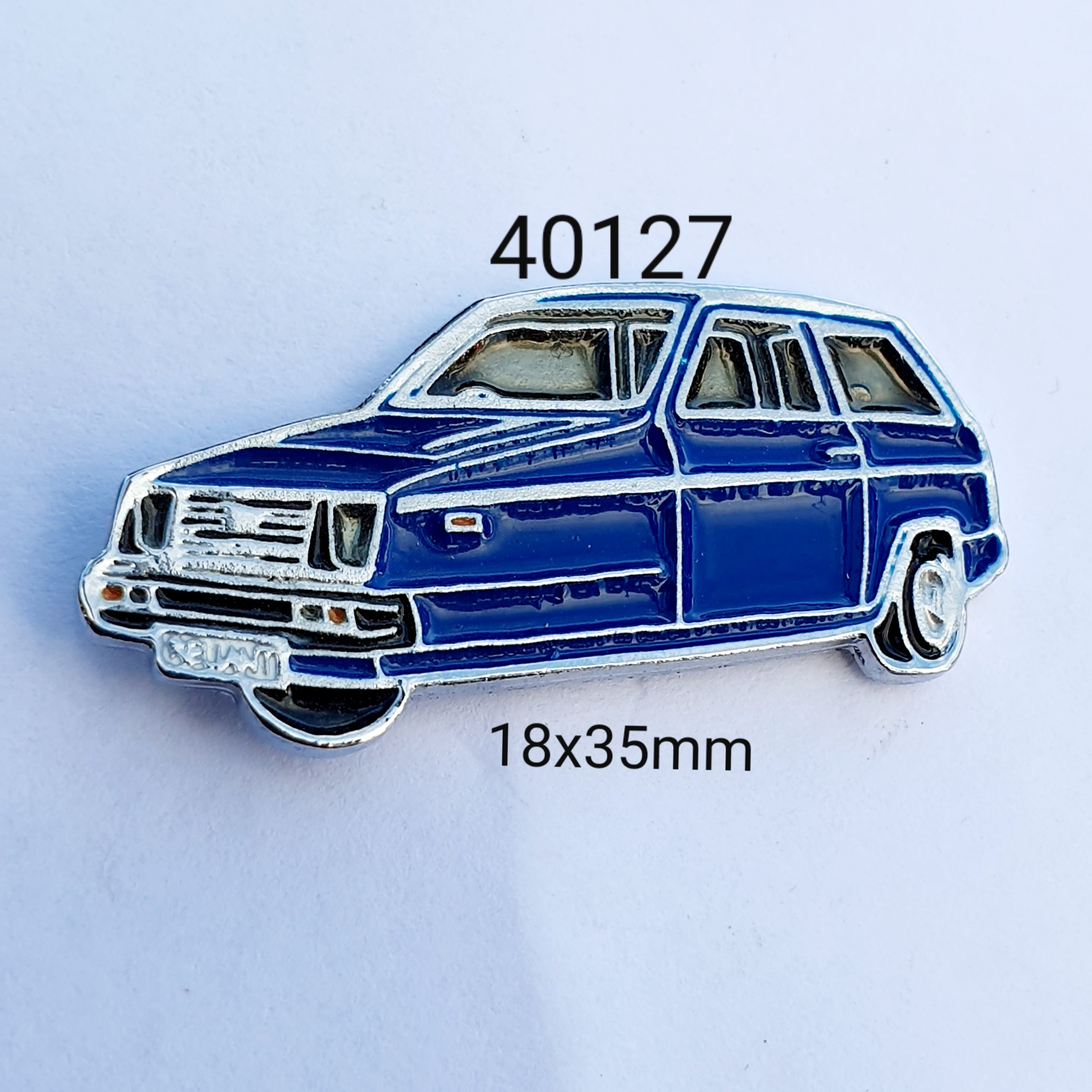 40127 Reliant 3 Wheeler Lapel Pin / Badge