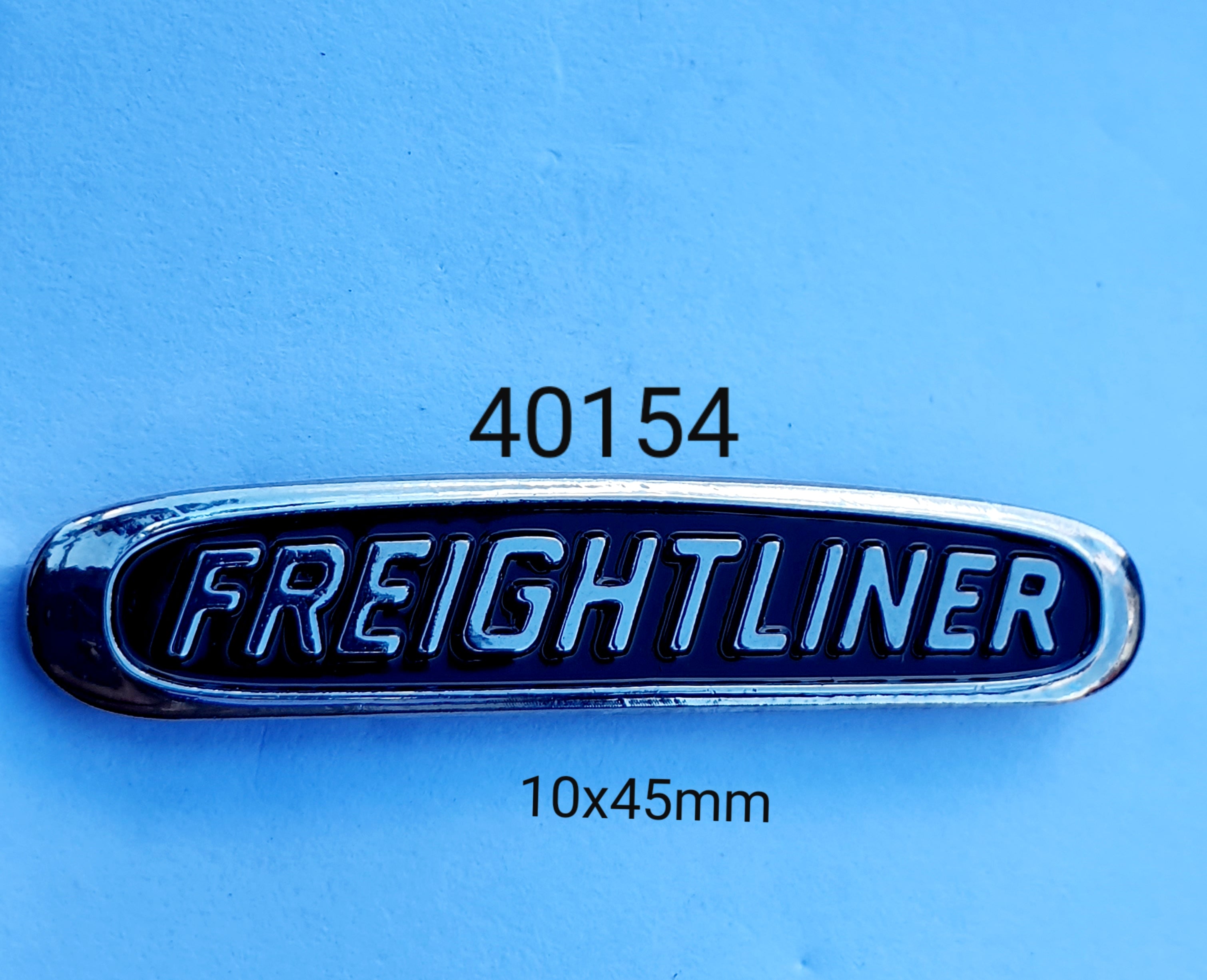 40154 Freightliner Lapel Pin / Badge