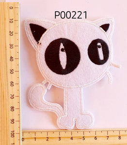 P00221 Cat White Iron On Cloth Patch