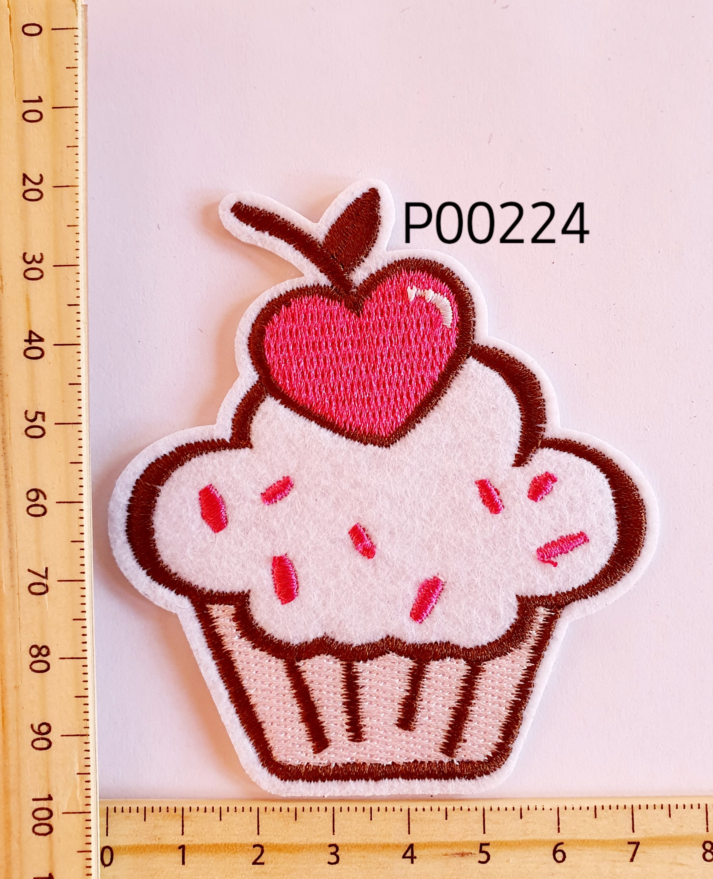 P00224 Cupcake Iron On Cloth Patch