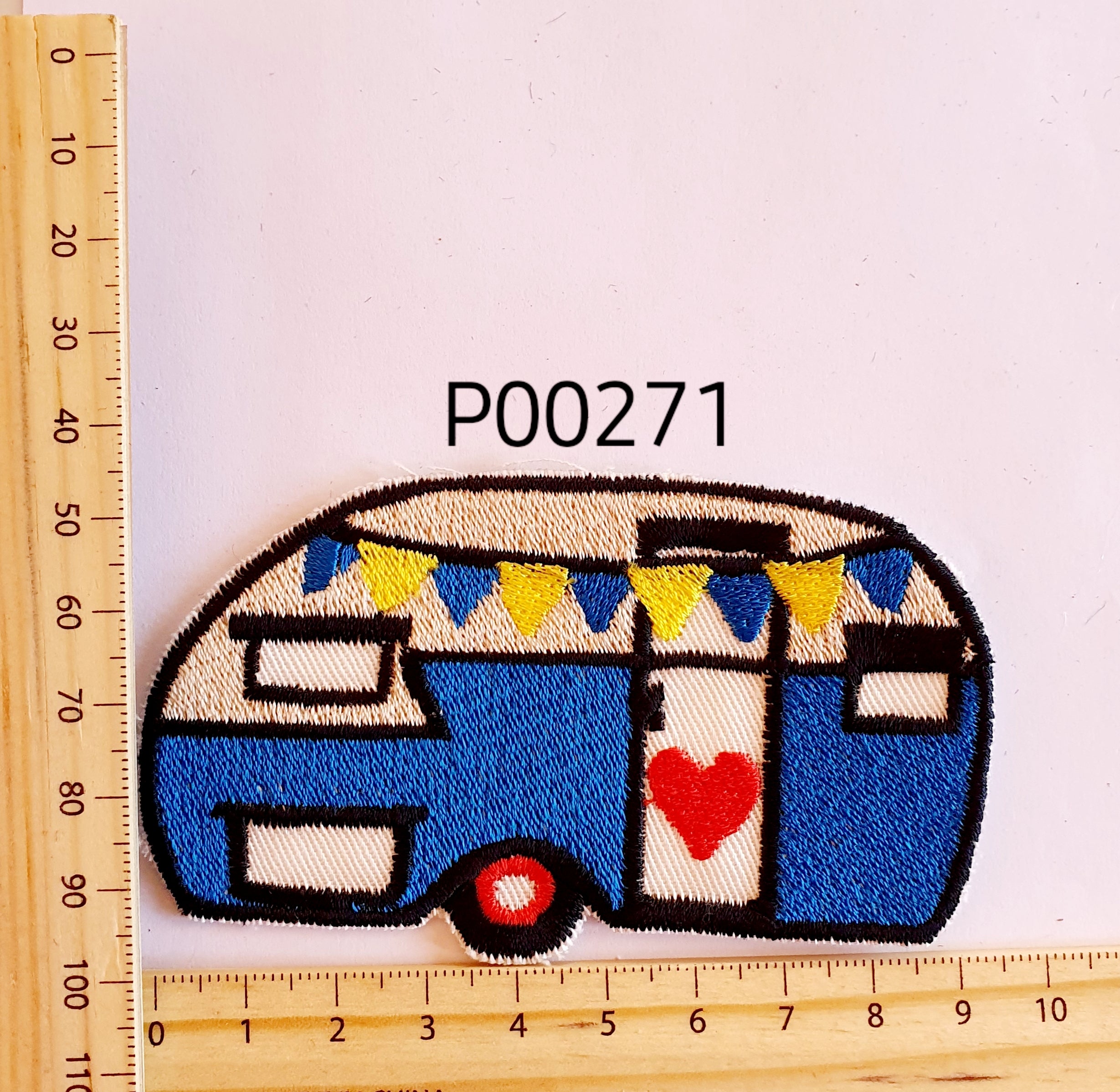 P00271 Caravan with Bunting Iron On Cloth Patch