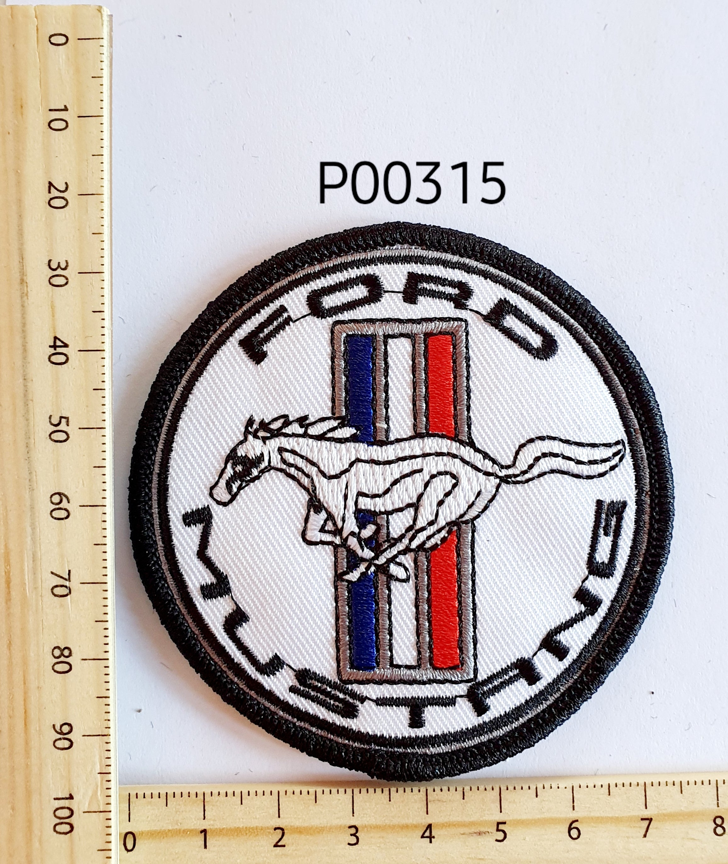 P00315 Mustang White Round Iron On Cloth Patch