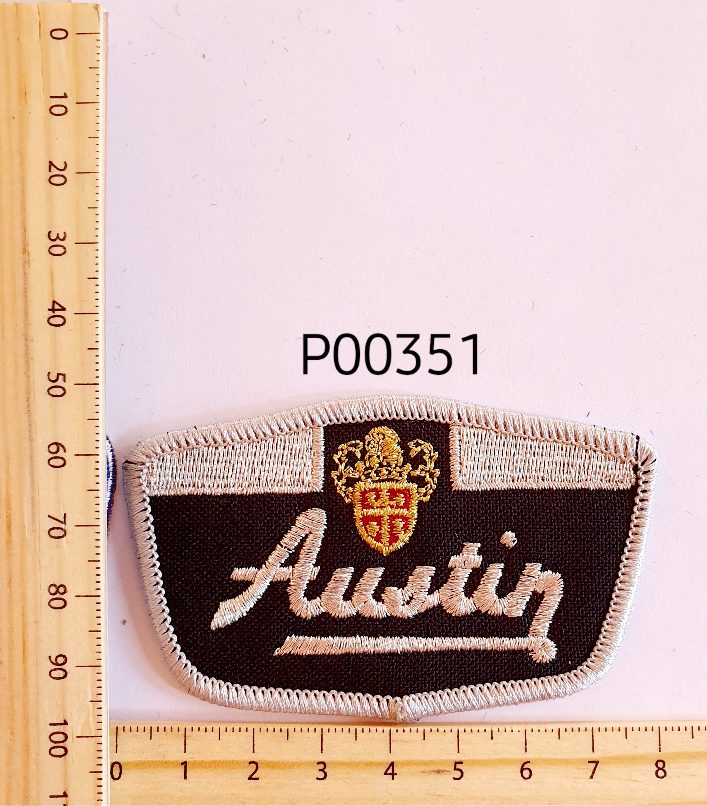 P00351 Austin Shield Iron On Cloth Patch