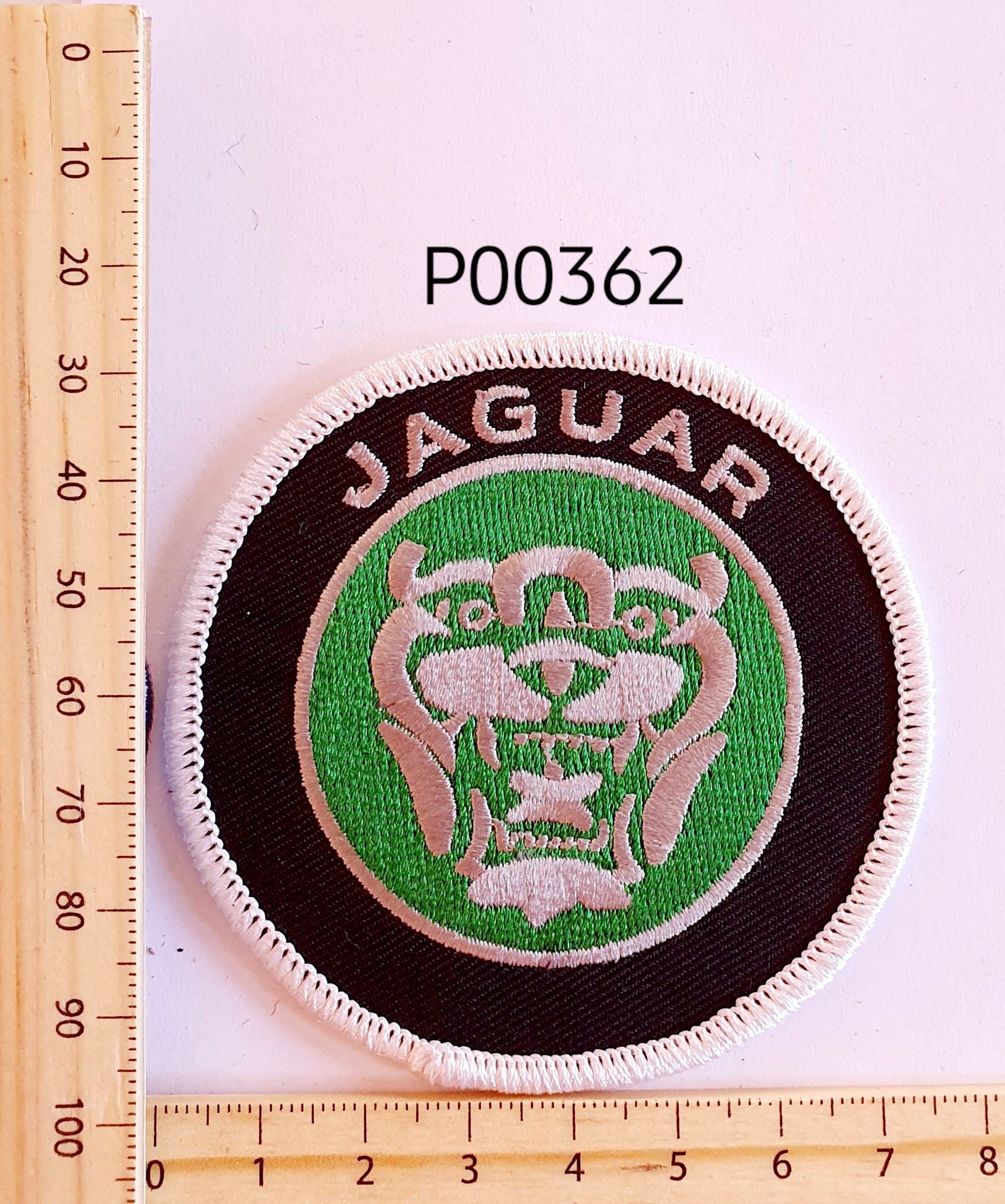 P00362 Jaguar Green Round Iron On Cloth Patch