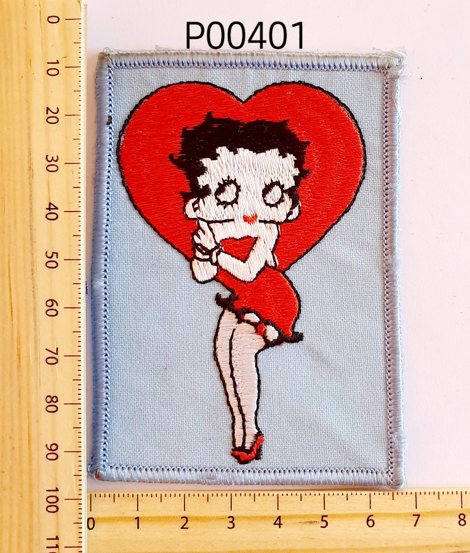 P00401 Betty Rect heart  Iron On Cloth Patch